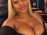 Jeezebel live cam preview