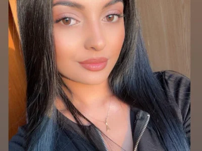 Ambra-Long Female Handjob Nude Cam