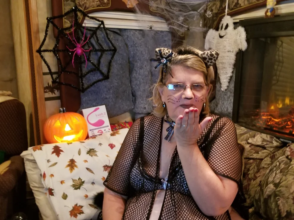 juicyluvlush's Offline Chat Room