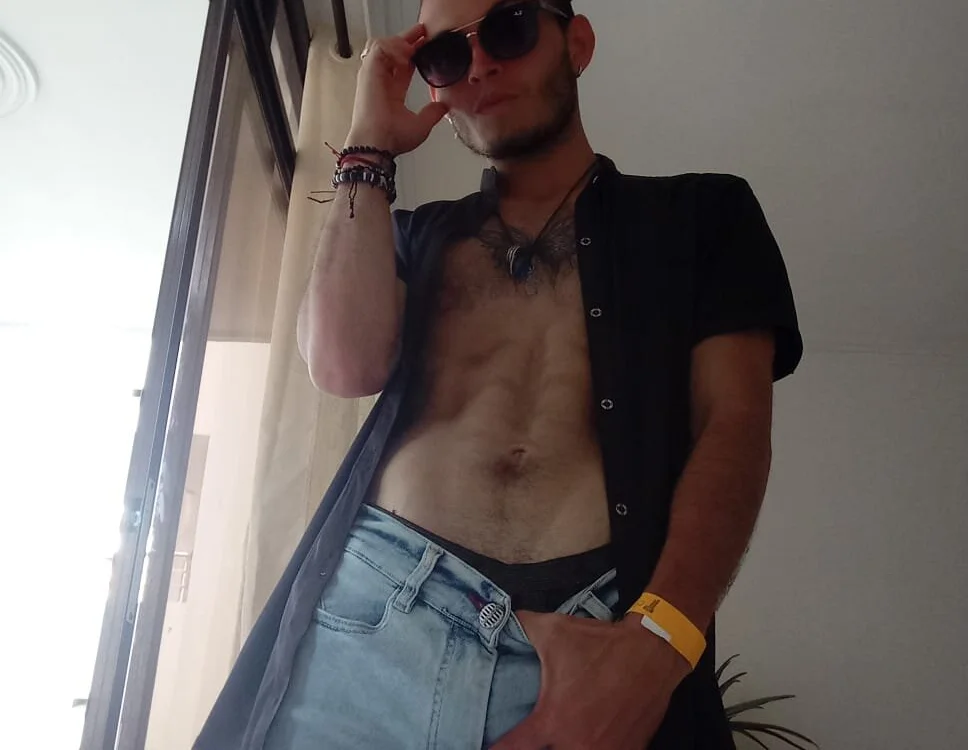 CamiloMartinez_'s Offline Chat Room