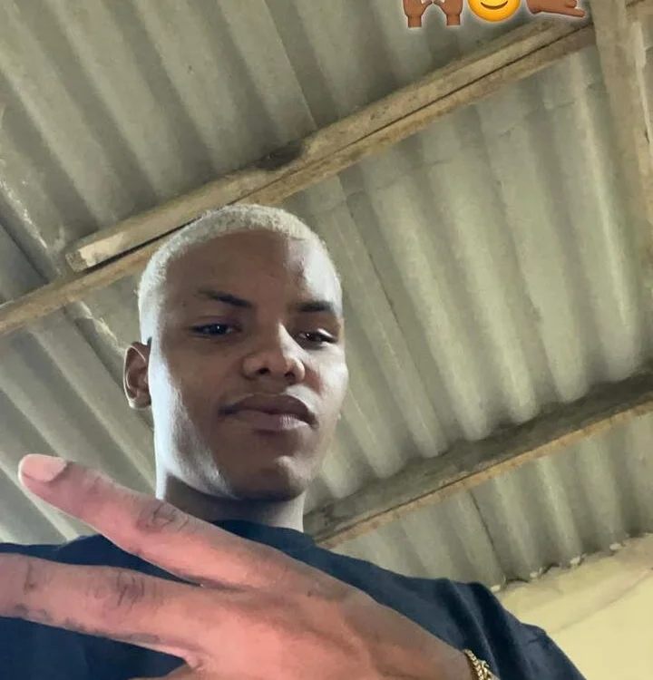 artur_collins_ Offline XXX-chat