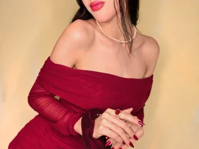 Emily-hottson on StripChat