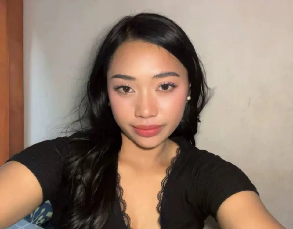 MickieCostlown Offline XXX chat