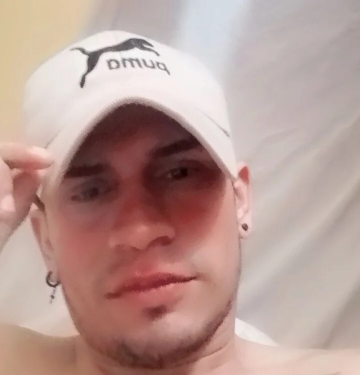 eltitin28's Offline Chat Room