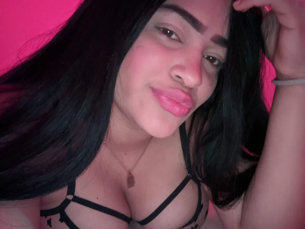 Angela_04's Offline Chat Room