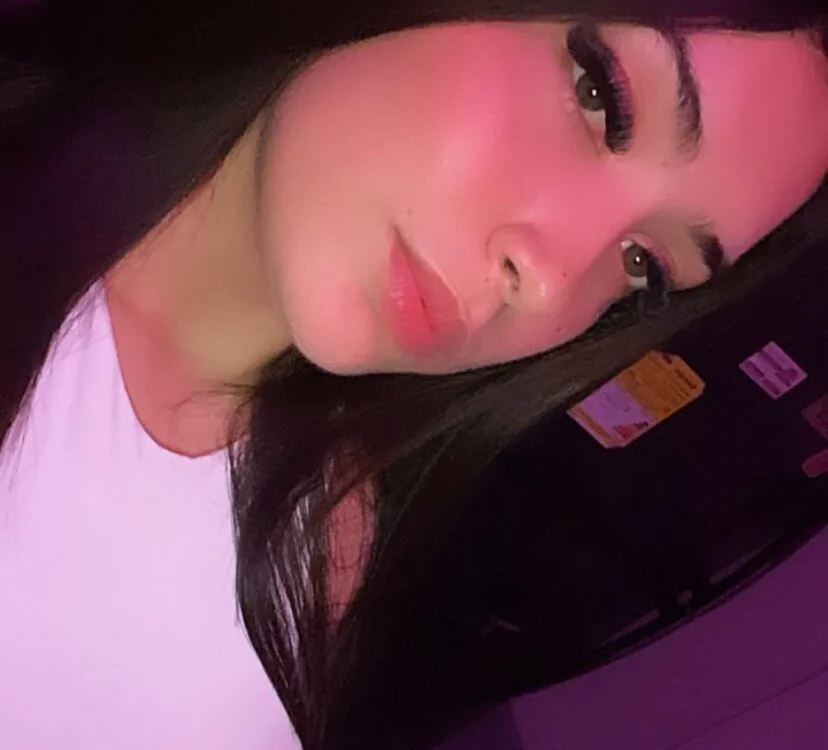 Ameliaa_Cole's Offline Chat Room