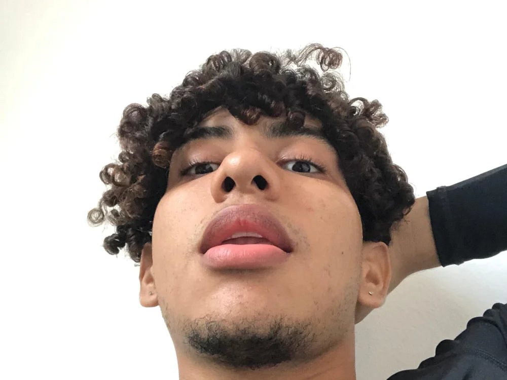 aysel_bfly's Offline Chat Room
