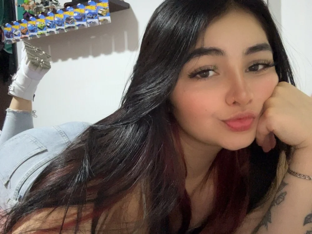 RoseMkencyn Offline XXX chat