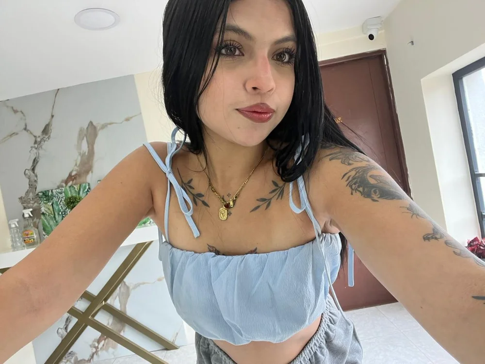 NyraVanee offline XXX-chatje