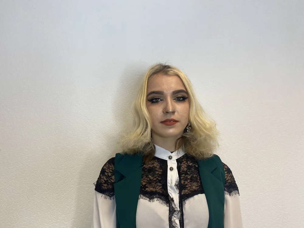 EstherMayy offline chatrum