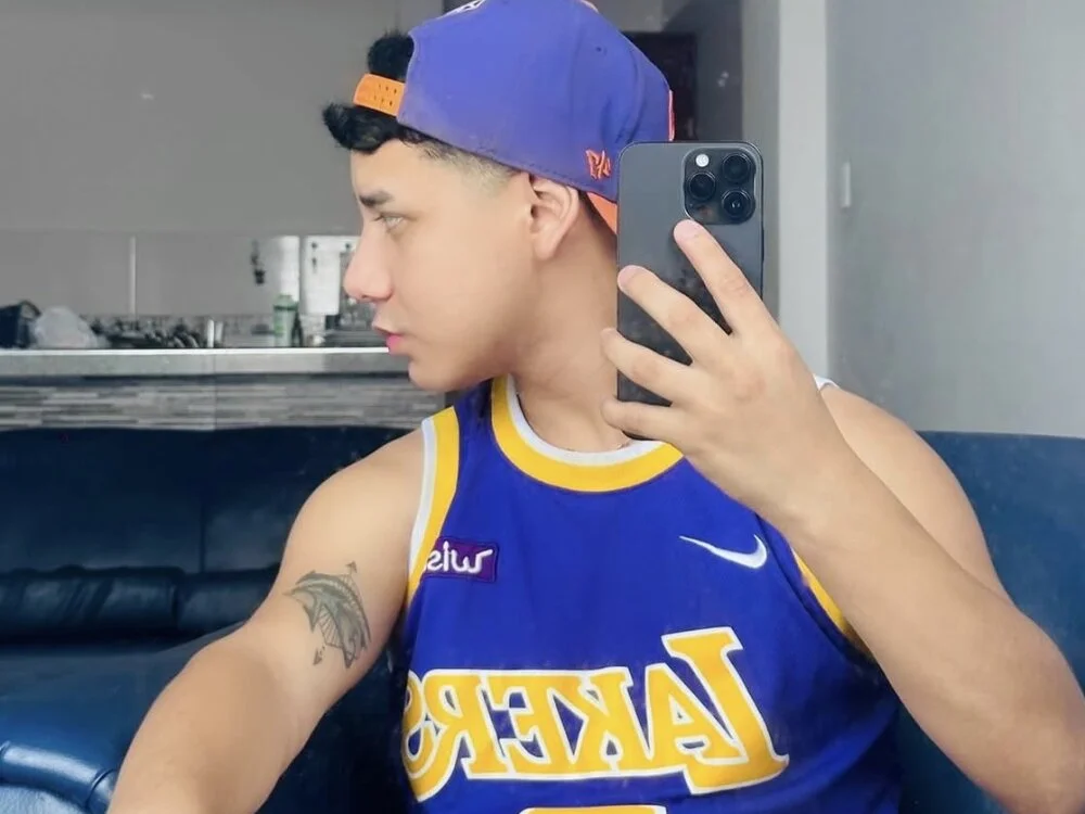 Niikoo2005 Adlı Modelin Çevrimdışı XXX Sohbeti