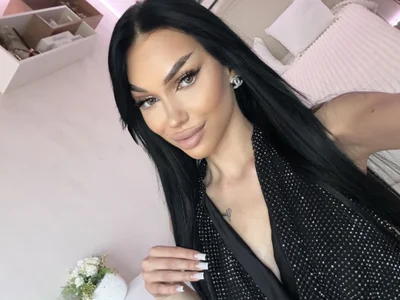 ilariea_girl on StripChat