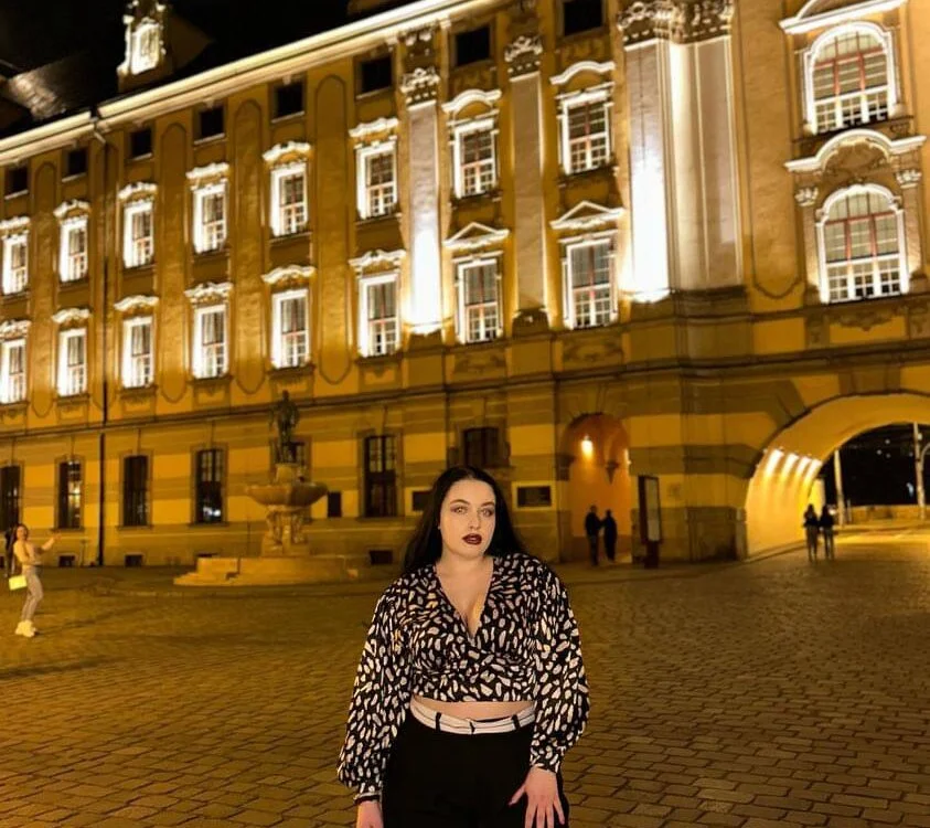 ElisonFox – Offline XXX chat