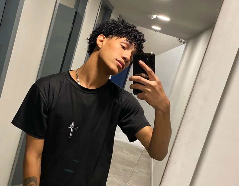 NoahBull19n Offline XXX chat