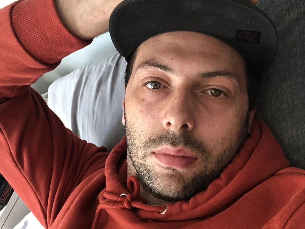 BigCockwonder86n Offline XXX chat