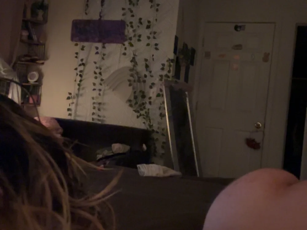 hot19yo's Offline Chat Room