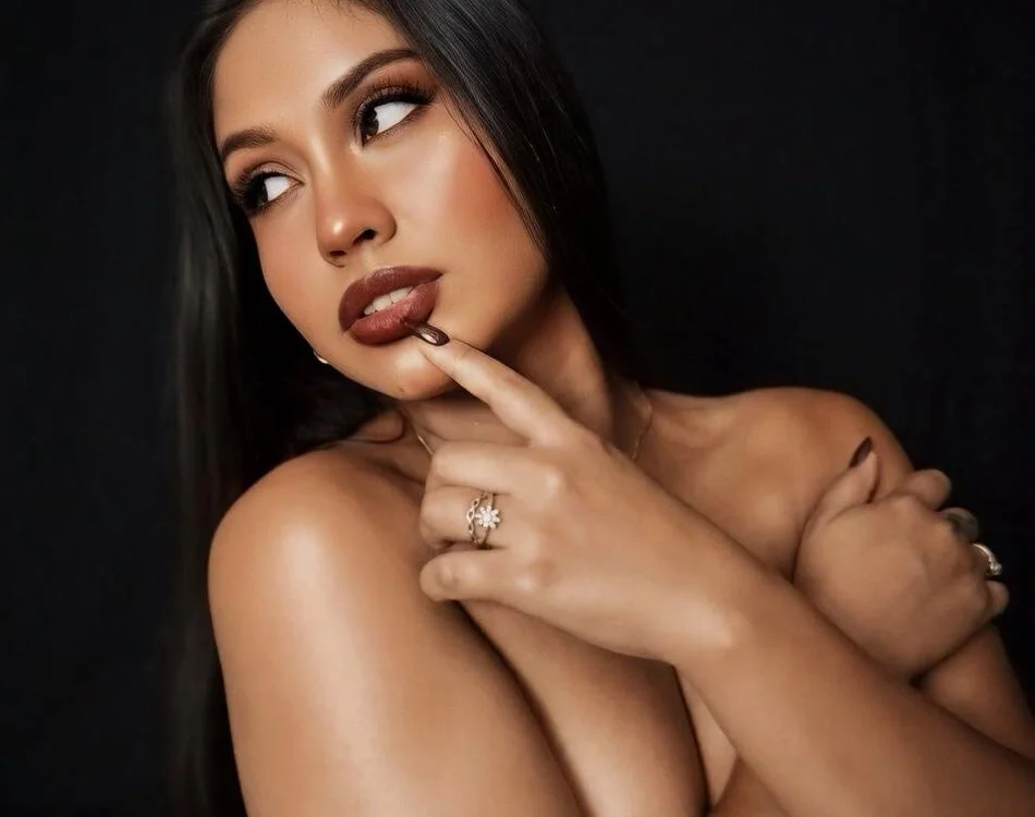 Offline XXX chat modela ariana_pocahontas