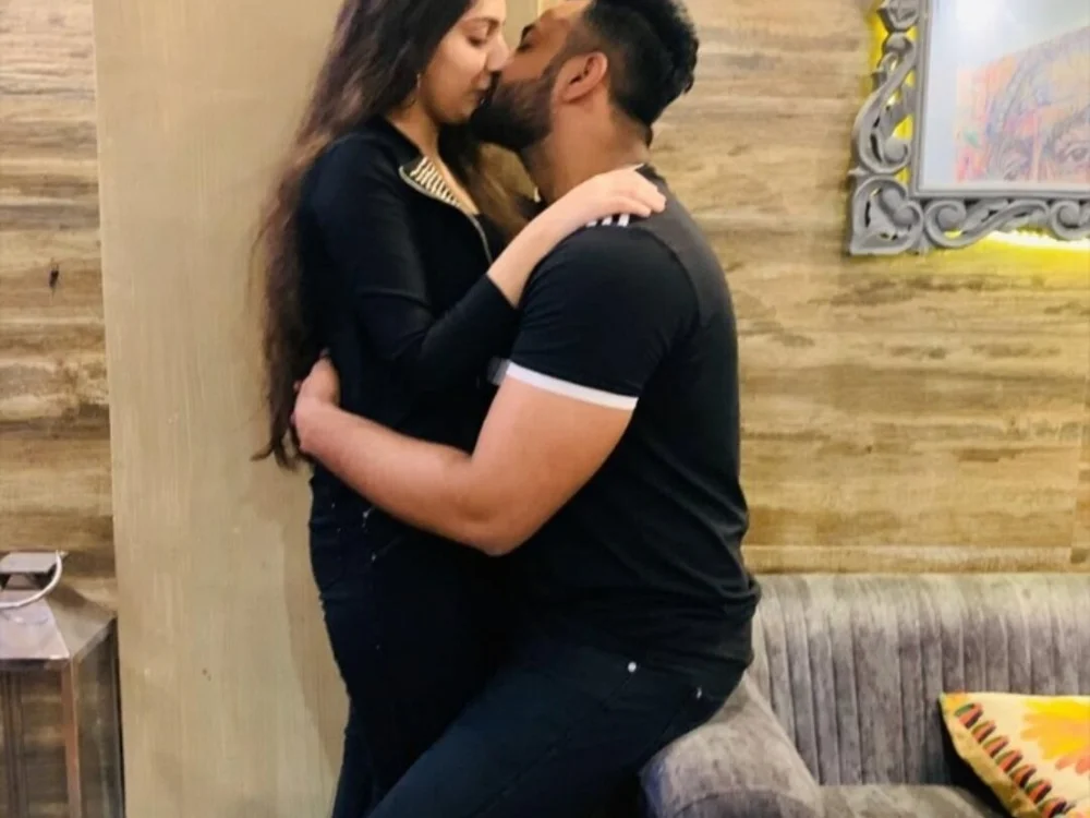 Hot_guyy01 অফলাইন XXX চ্যাট