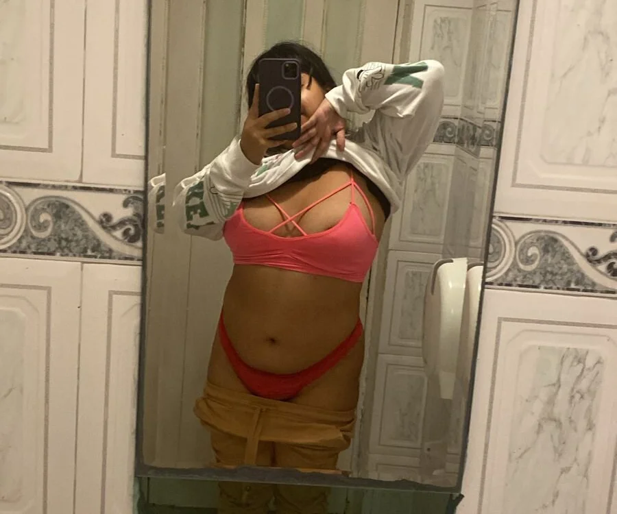 nena69x's Offline Chat Room