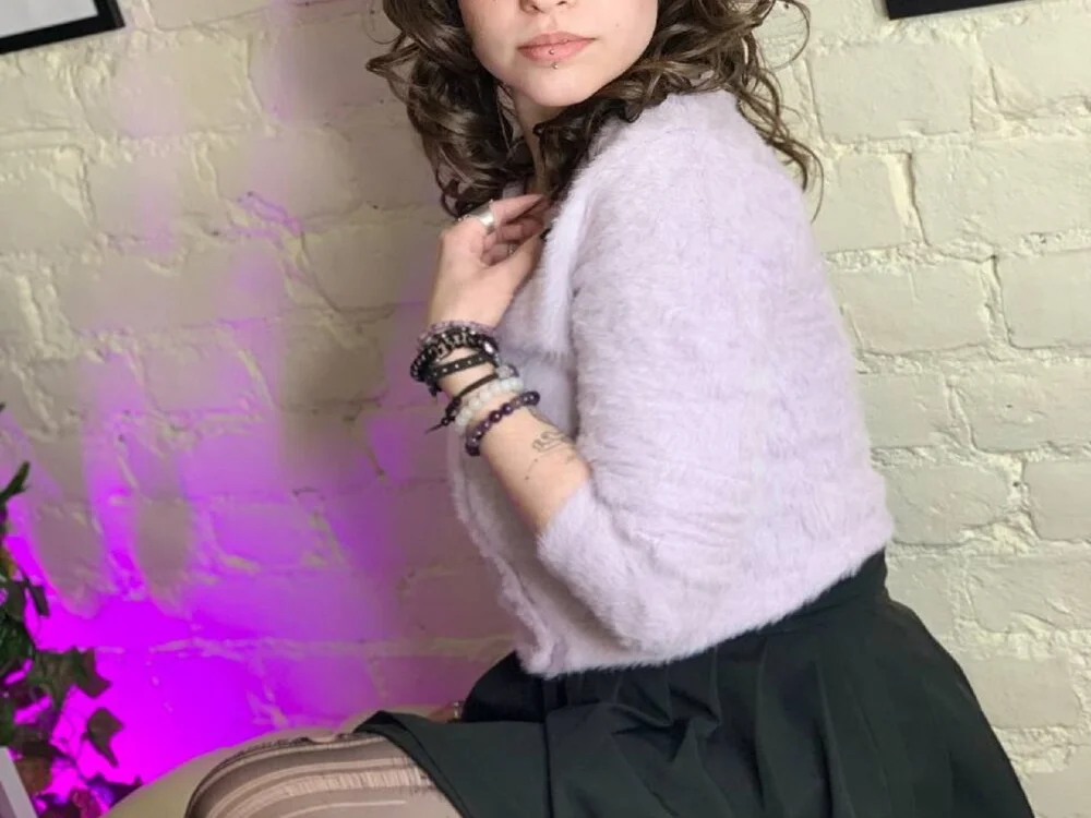 Effy_Lounge's Offline XXX Chat