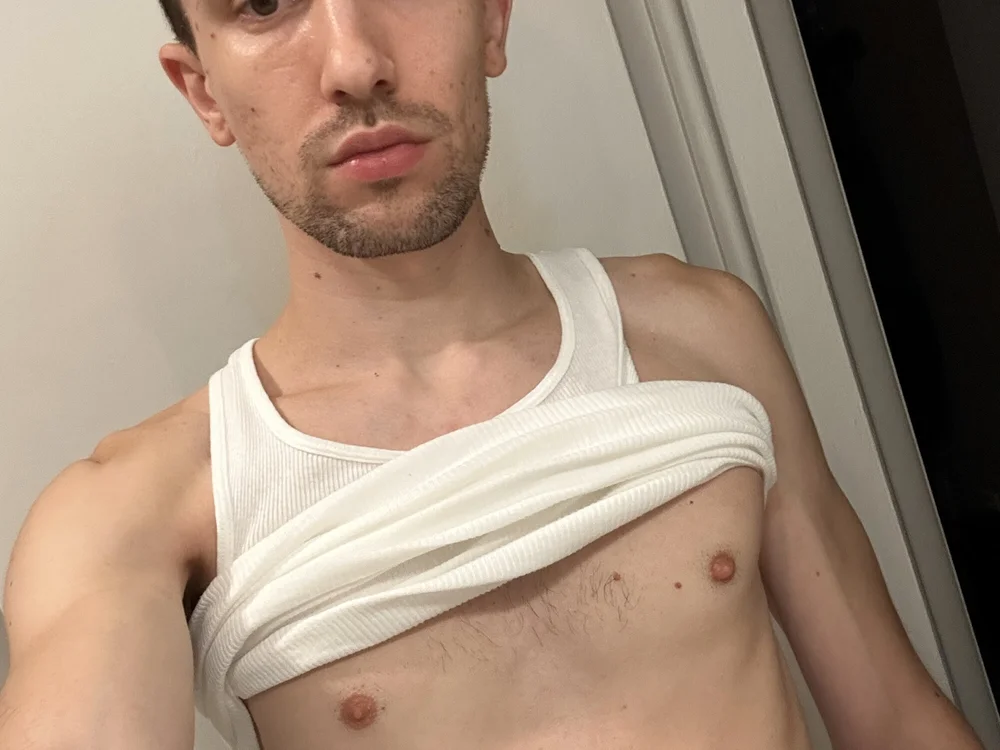 BiSkinnyWhiteTrash's Offline XXX Chat