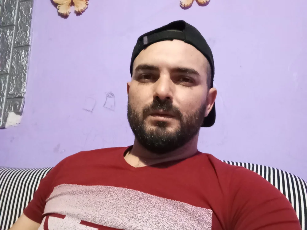 cuplu2023's Offline Chat Room