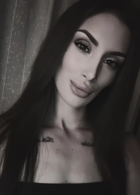 Ruxandra89's Offline Chat Room