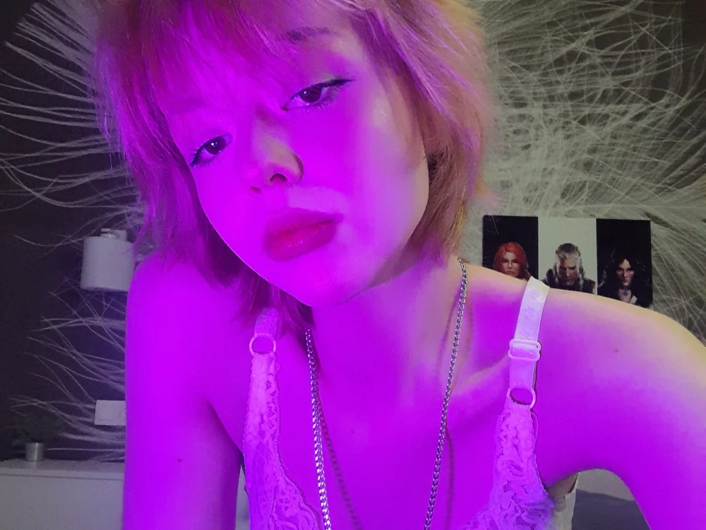 MayBellas' Offline Chat Room