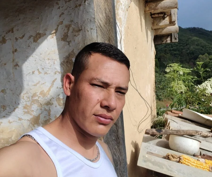 Esty-xxx Offline XXX-chat