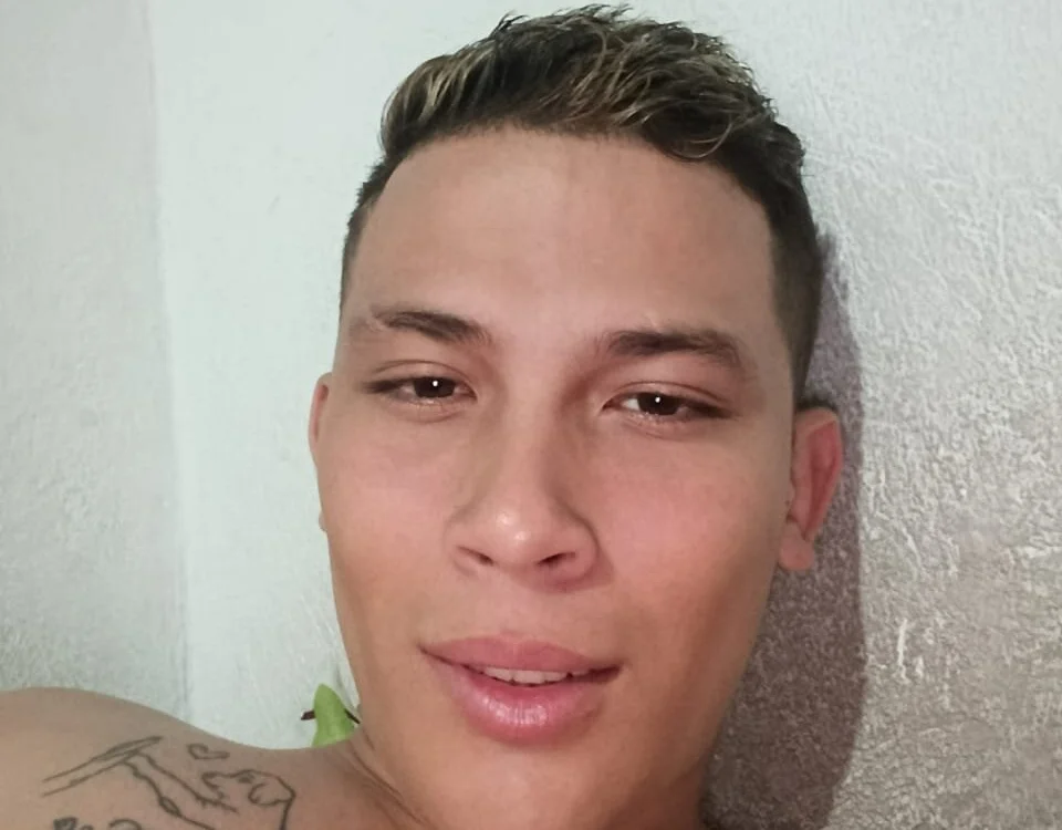 Offline XXX chat modela andres_2028