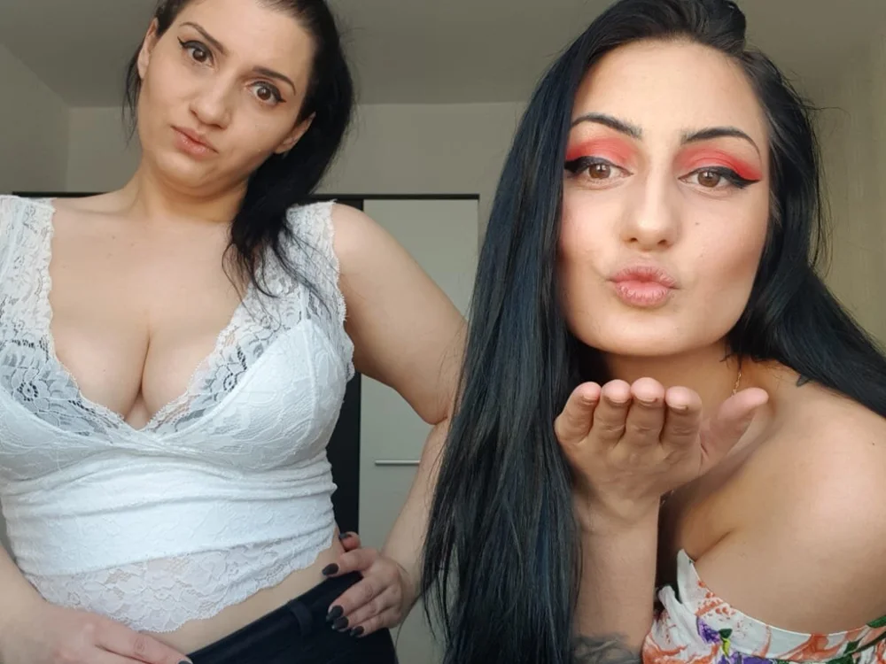 Pusyy_Dolls' Offline XXX Chat