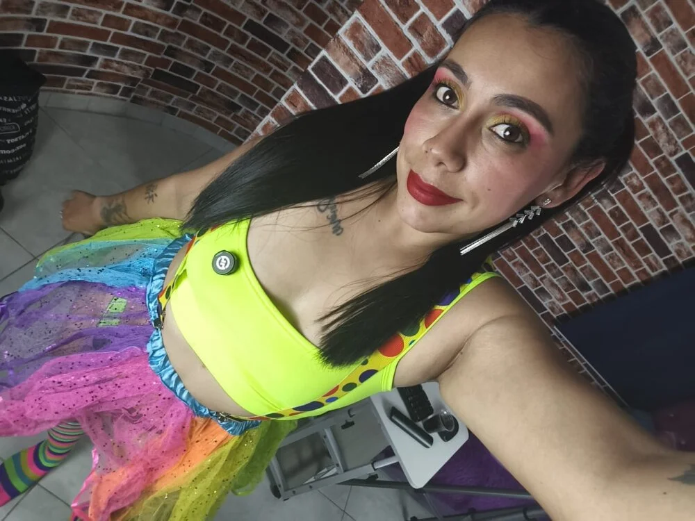 Nyraa_Rose_'s Offline XXX Chat