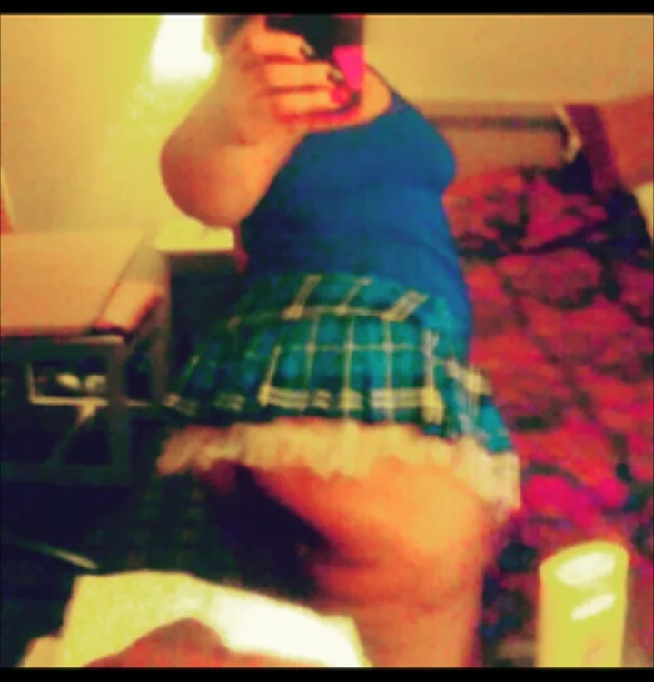 Eroticfunsizechic's Offline Chat Room
