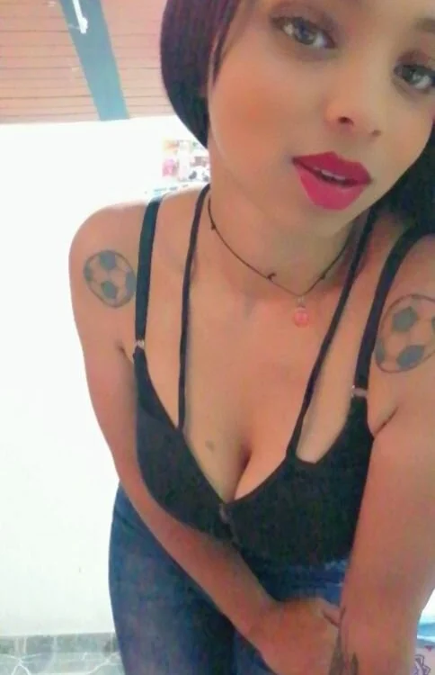 Enchatress_69's Offline Chat Room