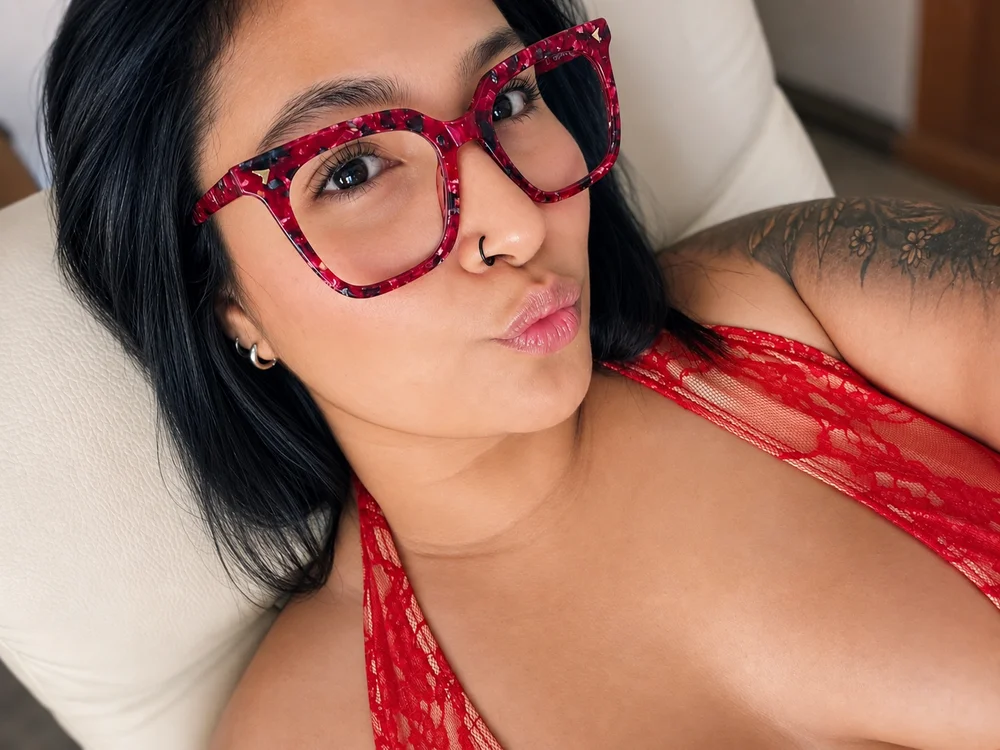 ItsmeDannaxn Offline XXX chat