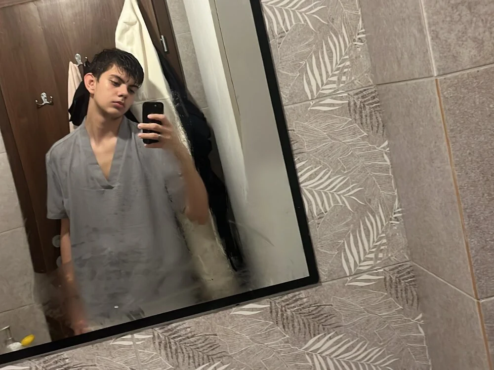 Cos_minn Chat XXX offline