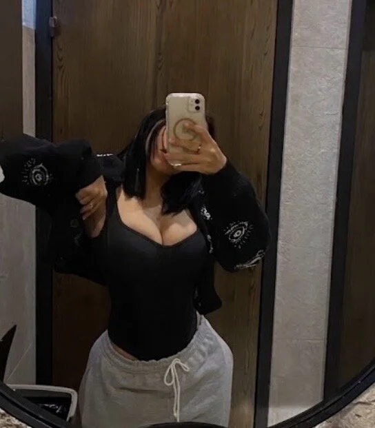 CarolinaRaven Adlı Modelin Çevrimdışı XXX Sohbeti