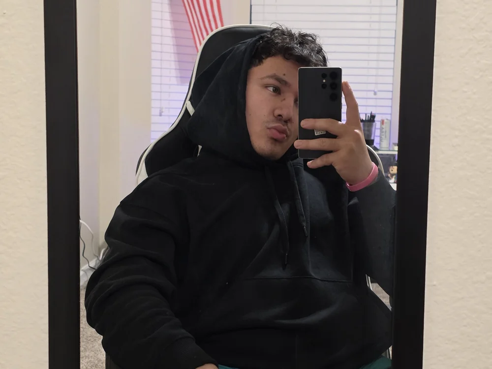 Alejandro3_2's Offline Chat Room
