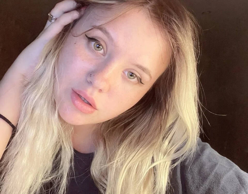 Moonaxhoney offline chatrum