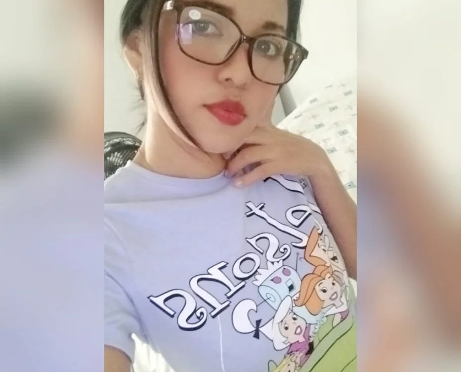 Liz_Callmy's Offline Chat Room