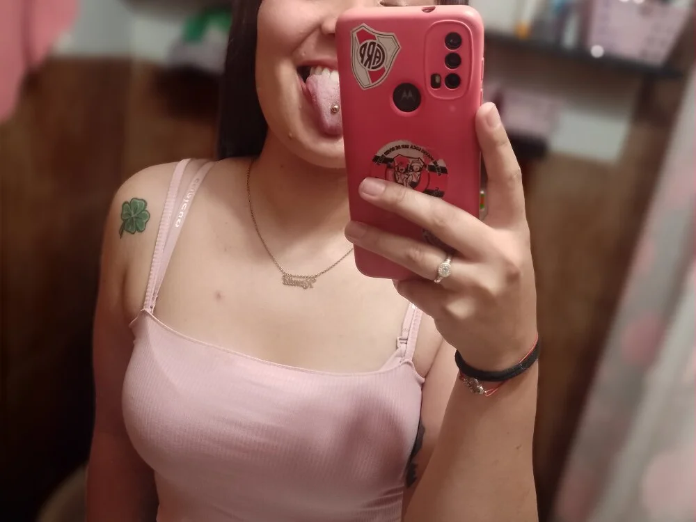 agustina_0o 離線 XXX 聊天