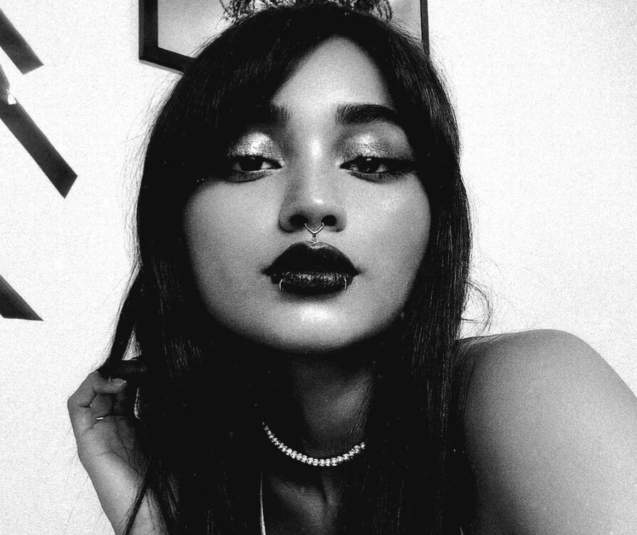 Violette_Lenoir's Offline XXX Chat