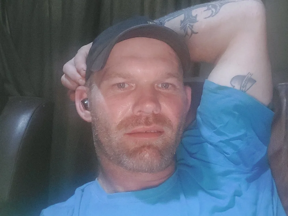 Harkie87's Offline Chat Room