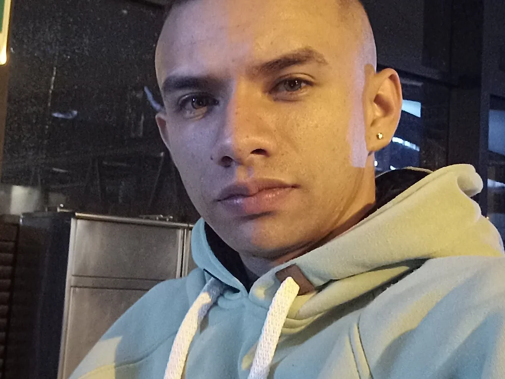 Chechorivera96's Offline XXX Chat