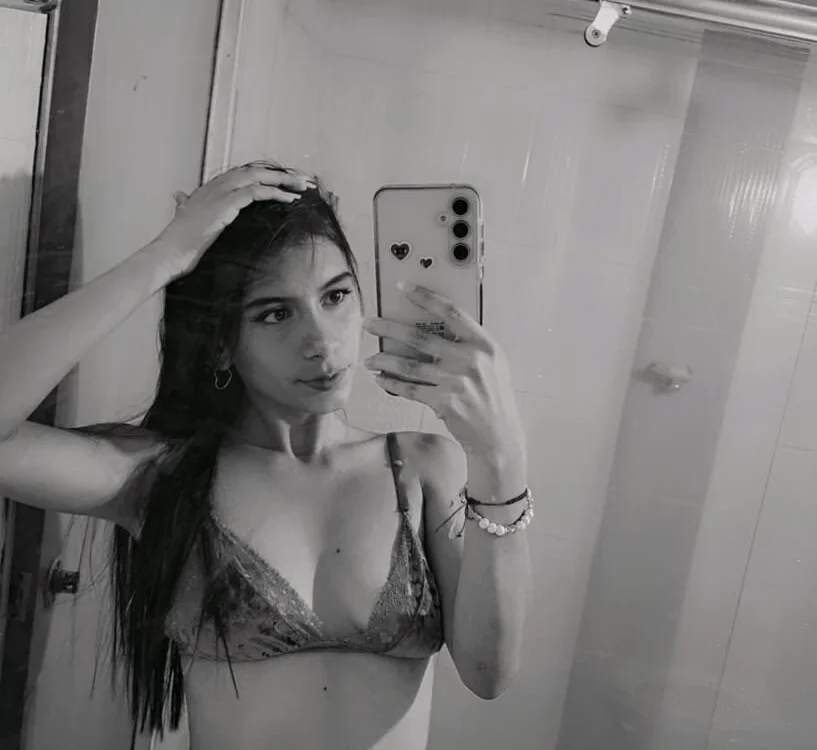 Mia-Skinny offline chatrum