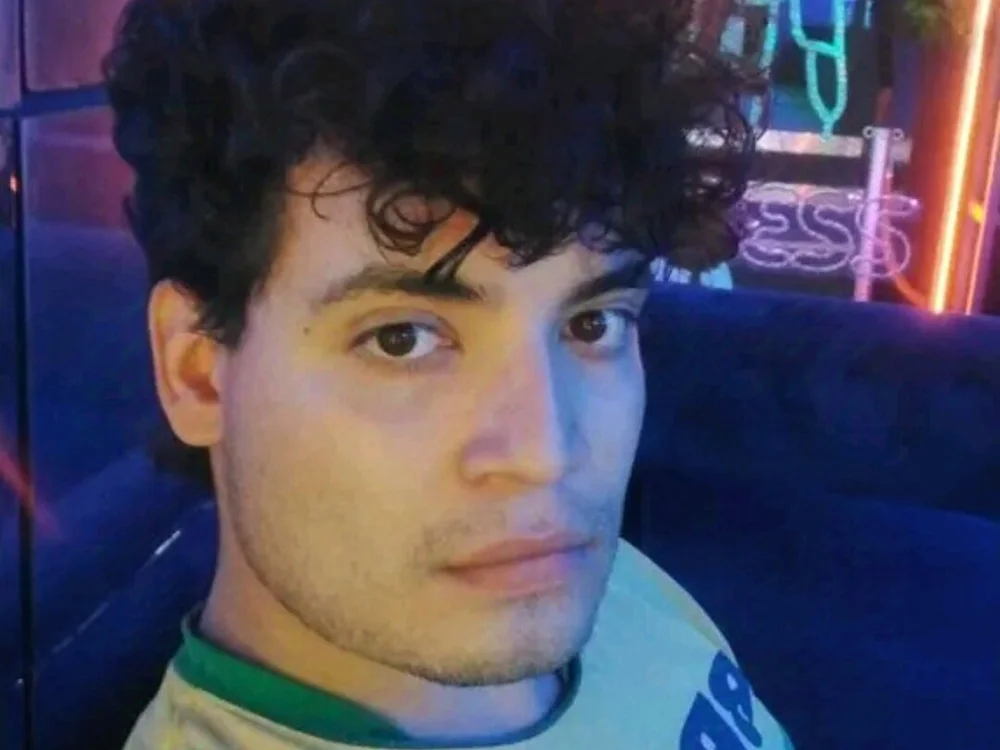 gaping_g00ner's Offline Chat Room