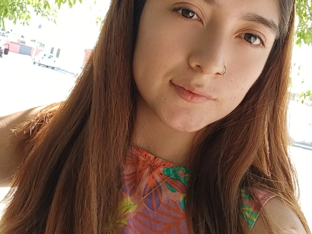 RoxxxMTZ Adlı Modelin Çevrimdışı XXX Sohbeti