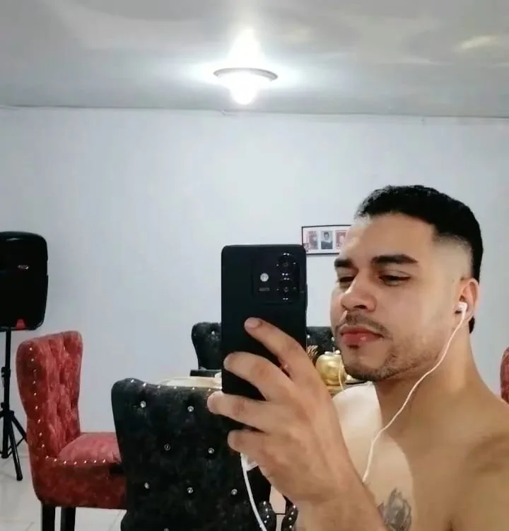 4ndrees_'s Offline Chat Room