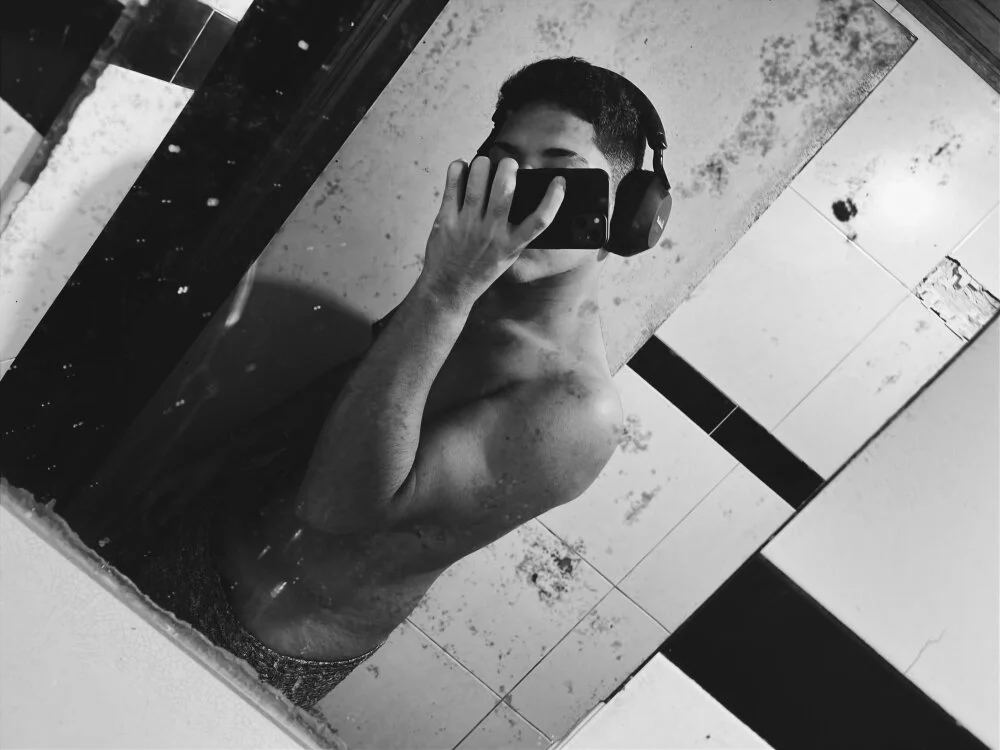 MasterJuanG Adlı Modelin Çevrimdışı XXX Sohbeti