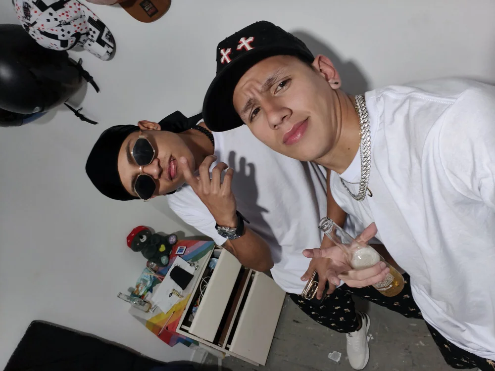 TheHotDuo19 offline chatrum